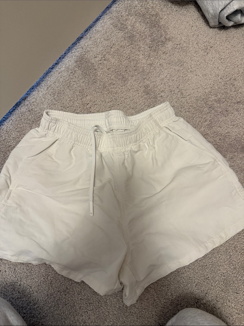 Aritzia Women's Cream Drawstring Waist Shorts